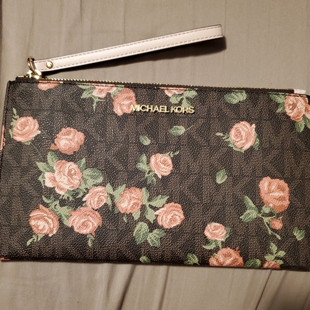 New Michael Kors LG Wristlet